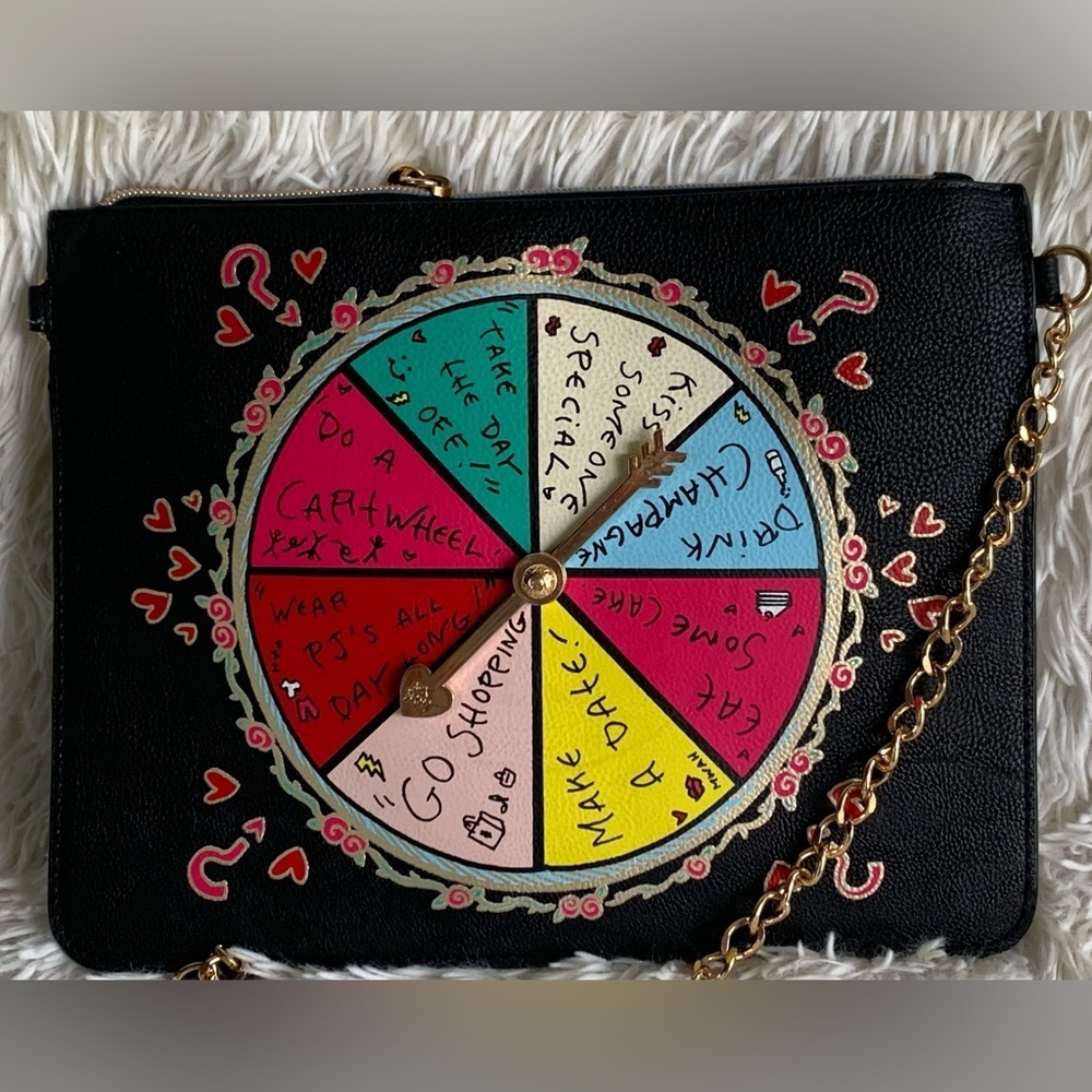 BETSEY JOHNSON SPIN ⚫️🔛(game) purse. 
Like New. - Picture 2 of 10